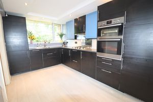 Kitchen- click for photo gallery
